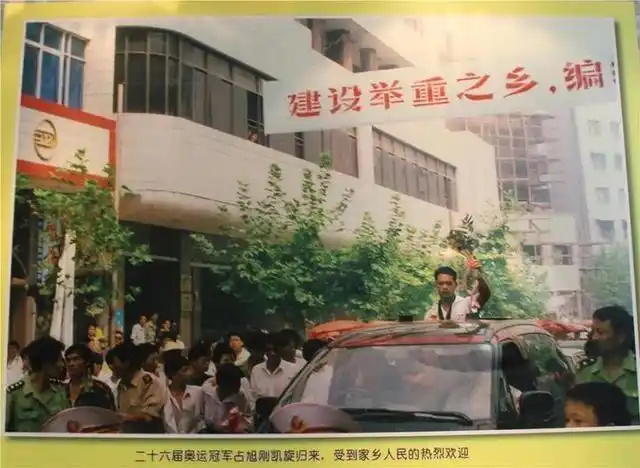 举重吐血的奥运冠军_奥运举重冠军吐血_举重吐血的运动员