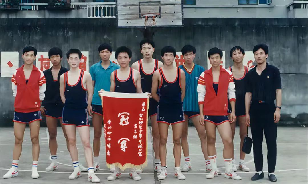 嘉善篮球比赛_嘉善篮球冠军有哪些球员_嘉善篮球队