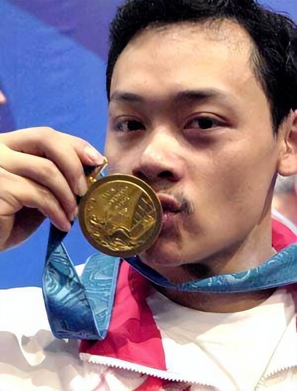 退役举重冠军工作后是什么职位_举重冠军退役后的生活_举重冠军退役后工作是什么