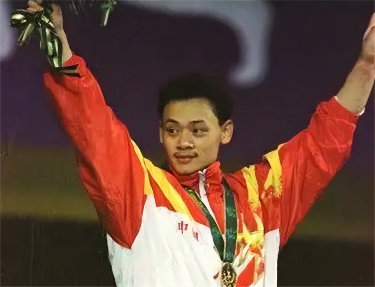 举重冠军退役后工作是什么_退役举重冠军工作后是什么职位_举重冠军退役后的生活