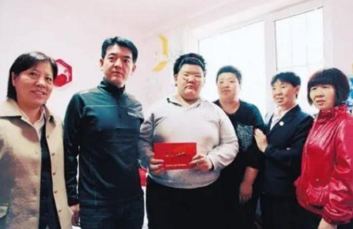 退役举重冠军都有谁_举重冠军退役后工作是什么_退役举重冠军工作后是干什么的