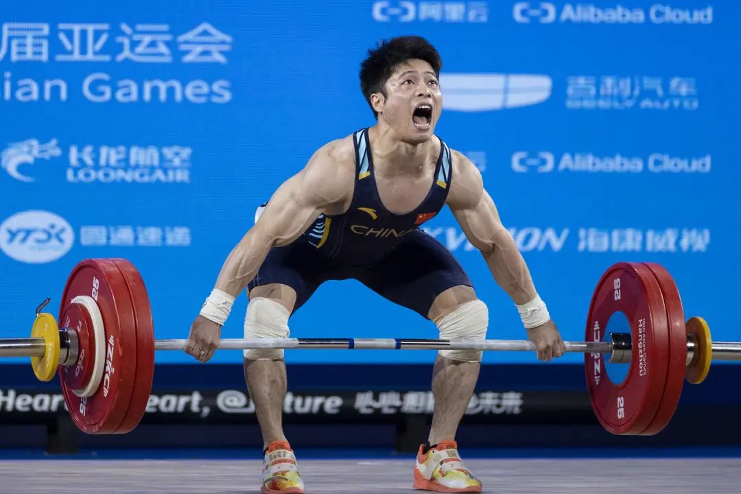 举重冠军男的_男子举重冠军成绩不好吗_举重冠军男2021