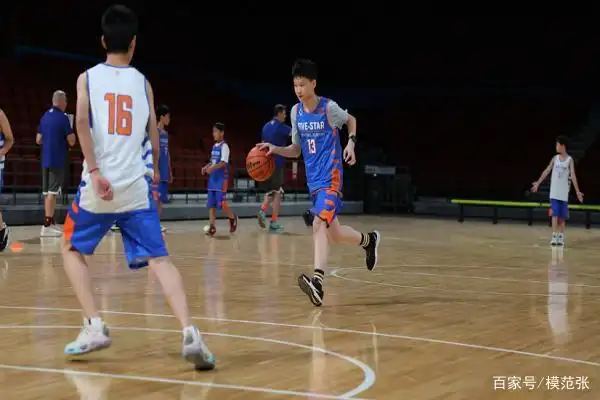 篮球规则中的跳步_篮球规则中跳步是什么_篮球规则跳步算不算犯规