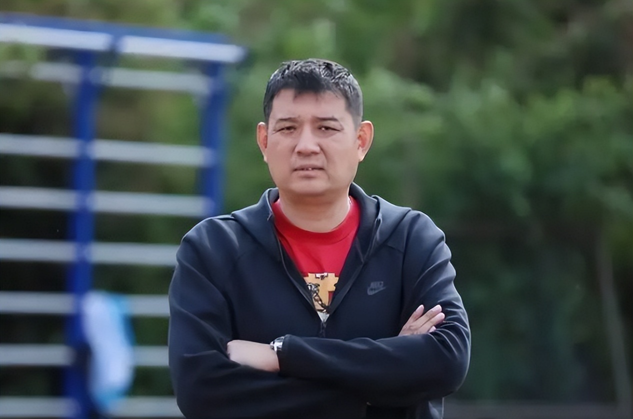 篮球打法视频教程_巩晓彬打篮球技巧_篮球教练巩晓彬简历