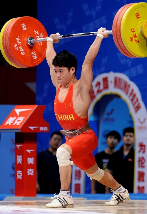 中国男子举重冠军日常训练_男子举重冠军2021_男子举重冠军