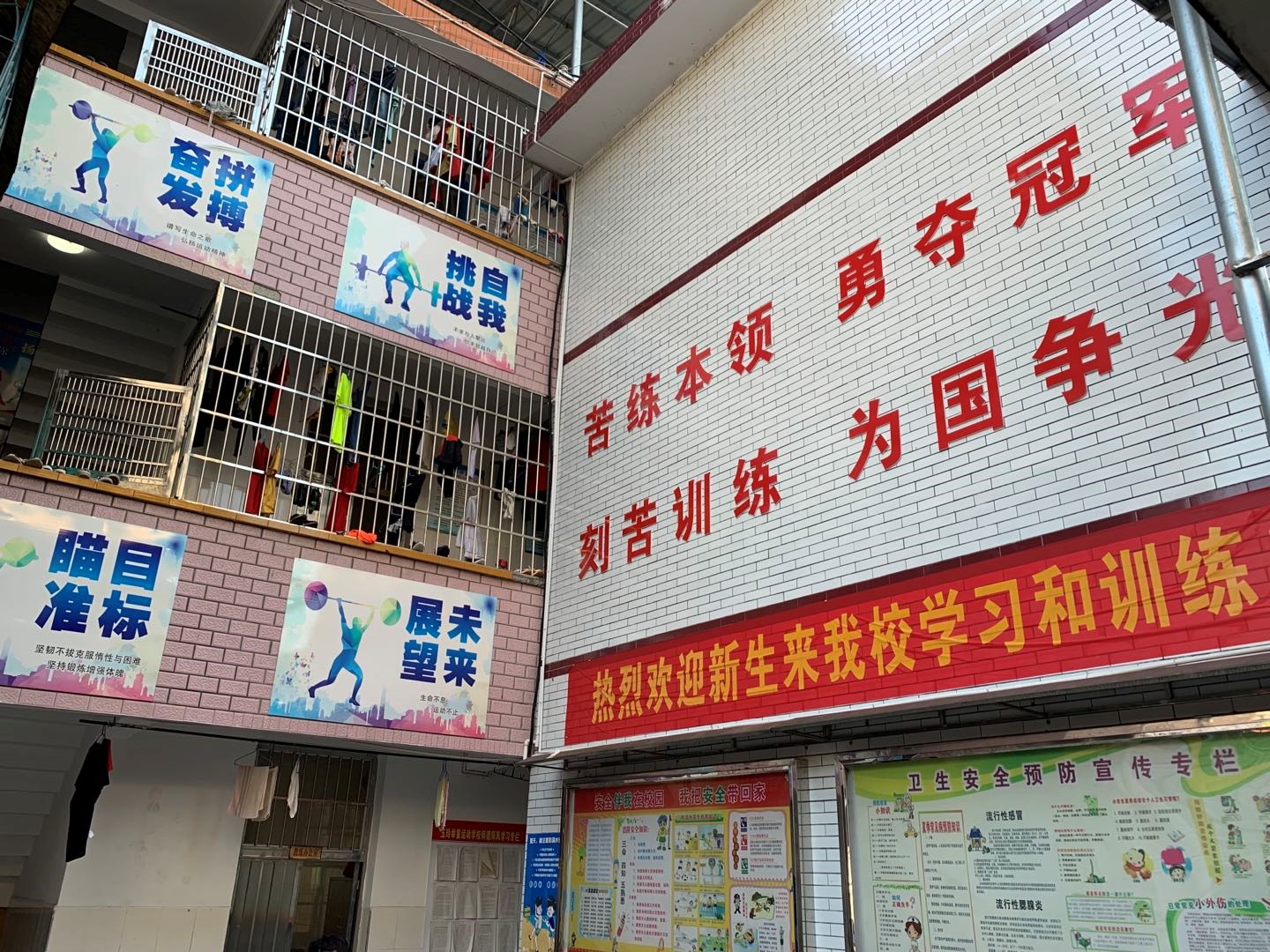 男子举重冠军_男子举重冠军能举多重_中国男子举重冠军日常训练
