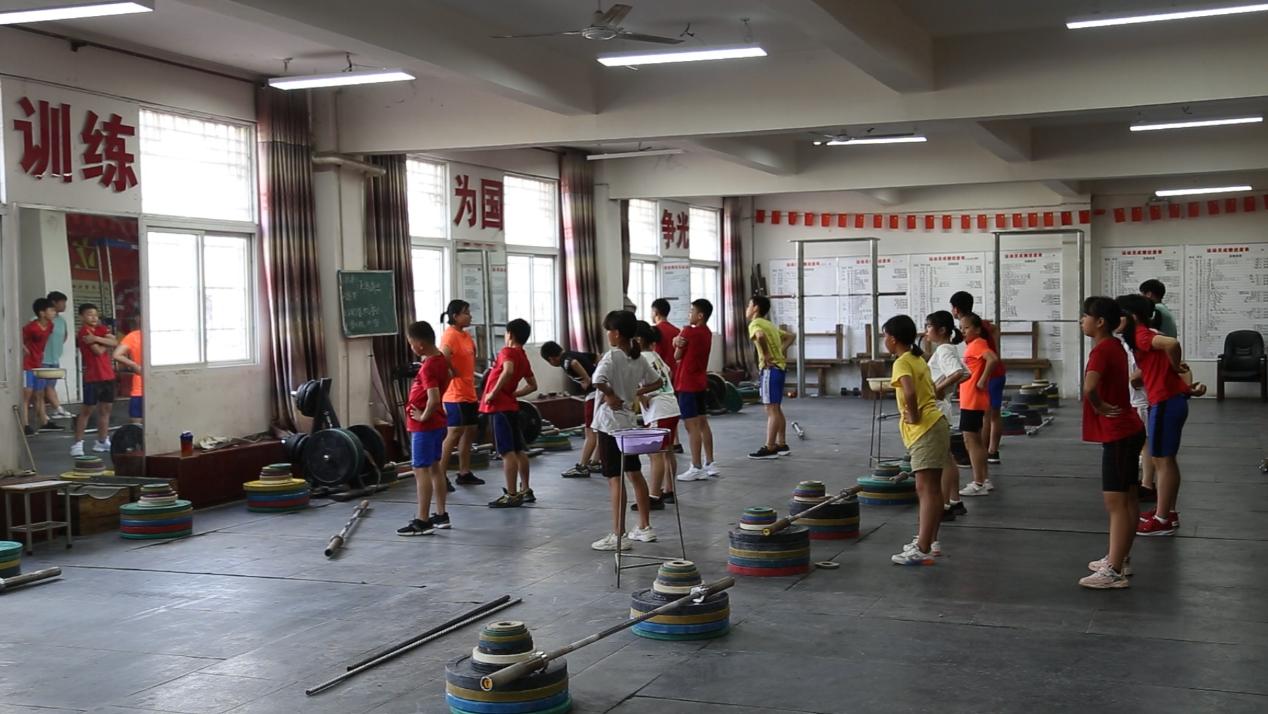 男子举重冠军能举多重_中国男子举重冠军日常训练_男子举重冠军