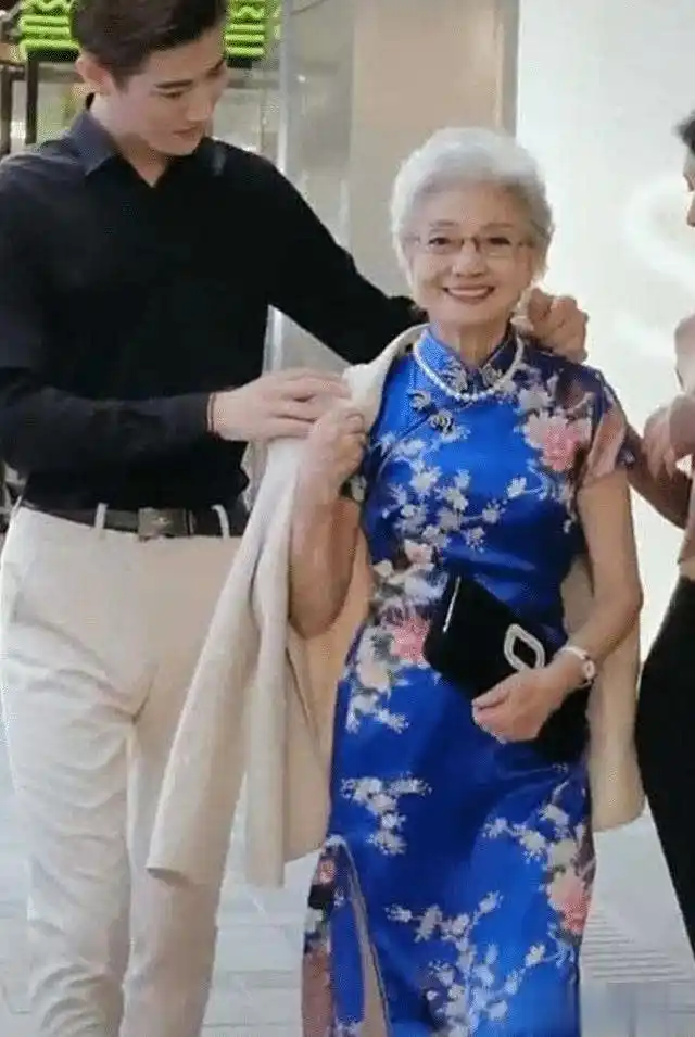女性健身房塑形多久有效果_女生健身房塑形运动_健身房女性塑形最佳运动