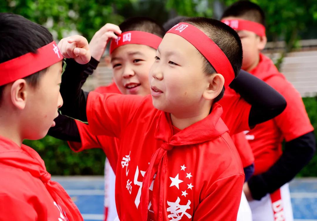 小学足球比赛规则简洁_小学生足球规则小常识视频_足球规则小学生