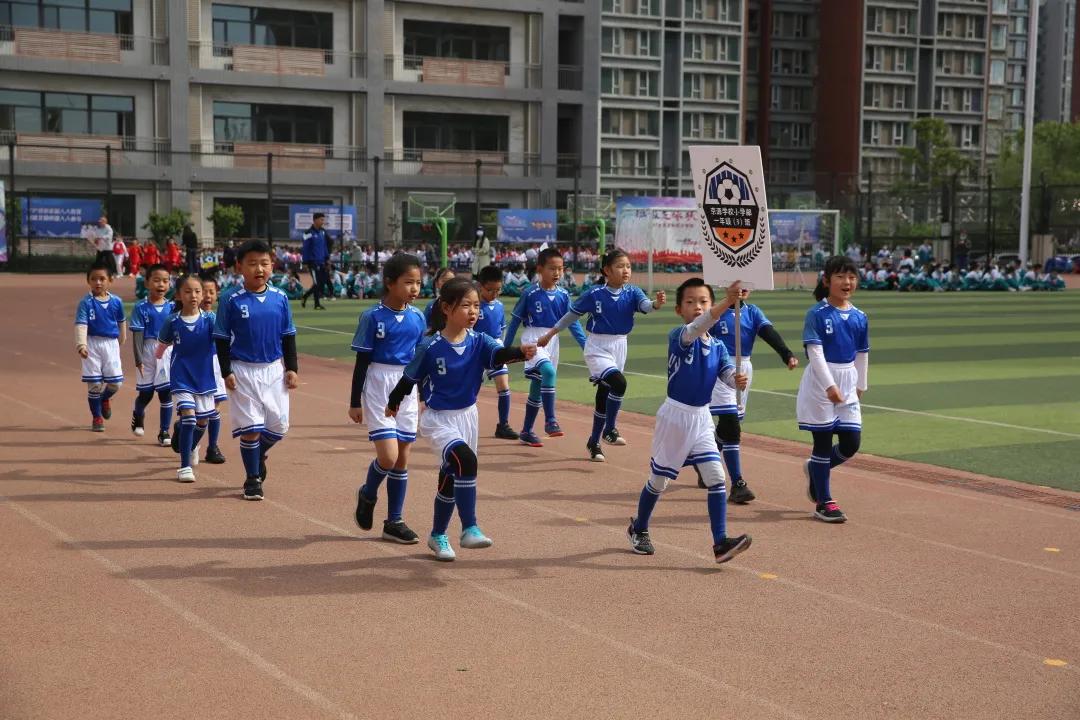 足球规则小学生_小学足球比赛规则简洁_小学生足球规则小常识视频